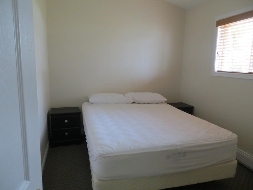 Halls Cottages Honey Harbor Habitación foto