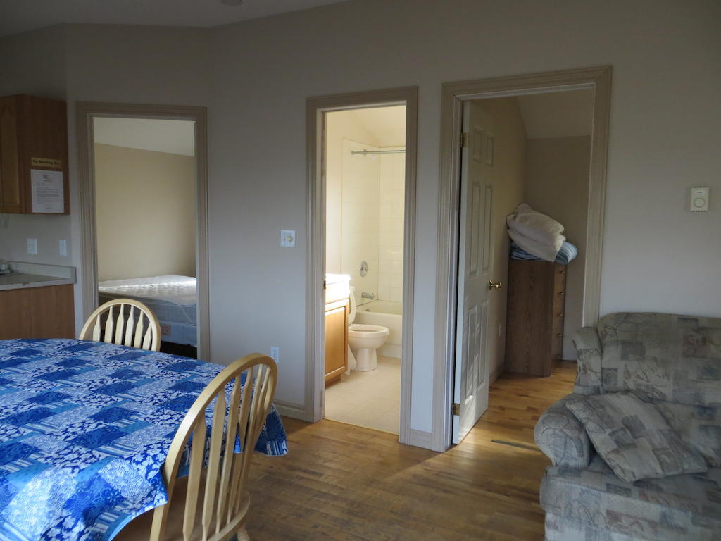 Halls Cottages Honey Harbor Habitación foto