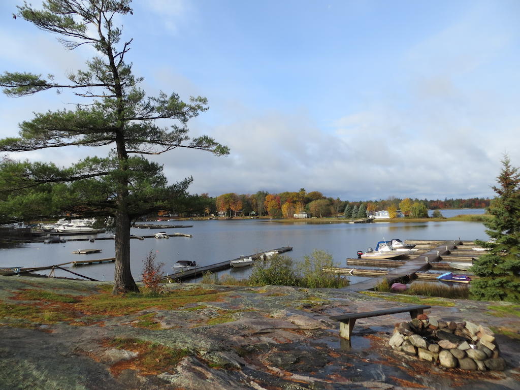 Halls Cottages Honey Harbor Exterior foto