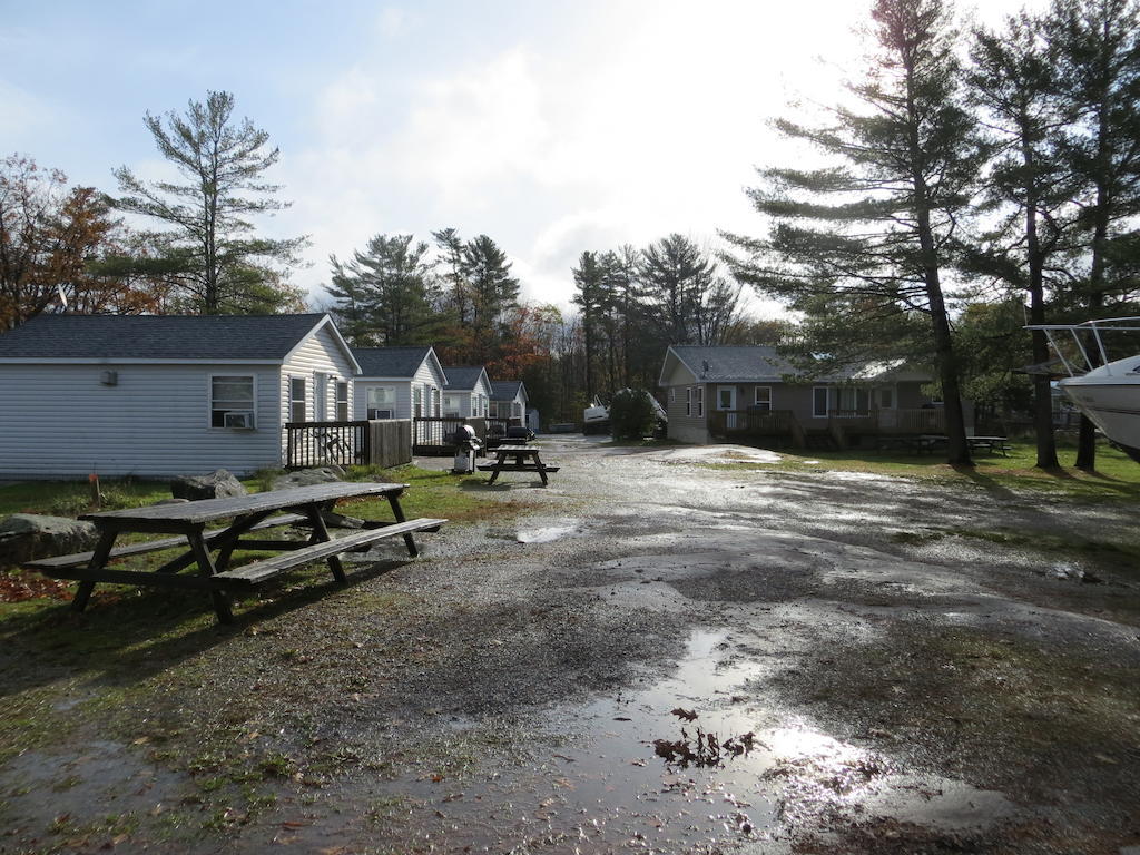 Halls Cottages Honey Harbor Exterior foto