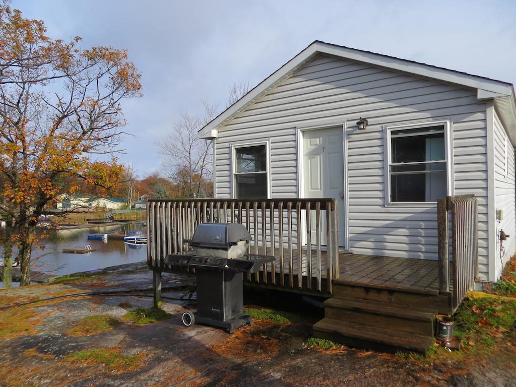 Halls Cottages Honey Harbor Exterior foto